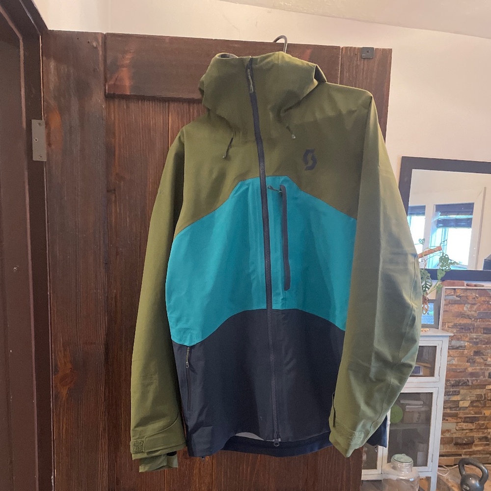 Fir green/winter green ski jacket Men’s Small (works for women’s medium)